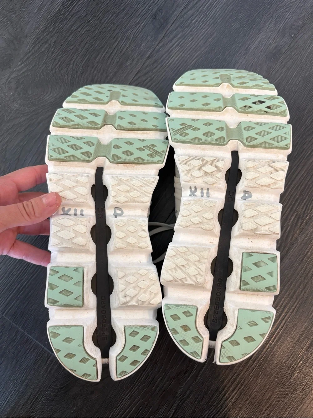 On Running Cloud Running Shoe in White with Mint Accents women’s 10.5 - Picture 11 of 15